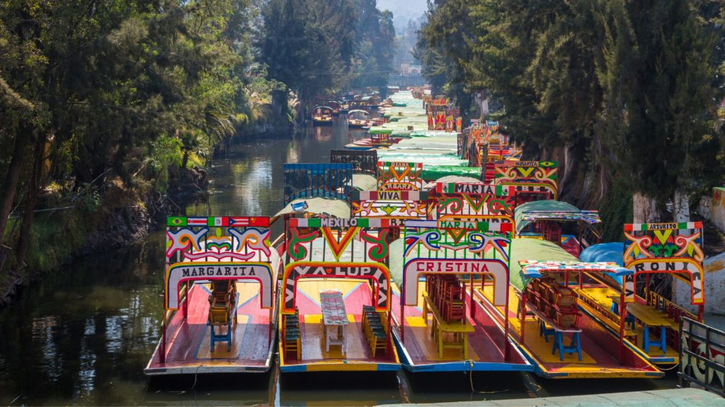 Trajinera-Xochimilco-Mexico